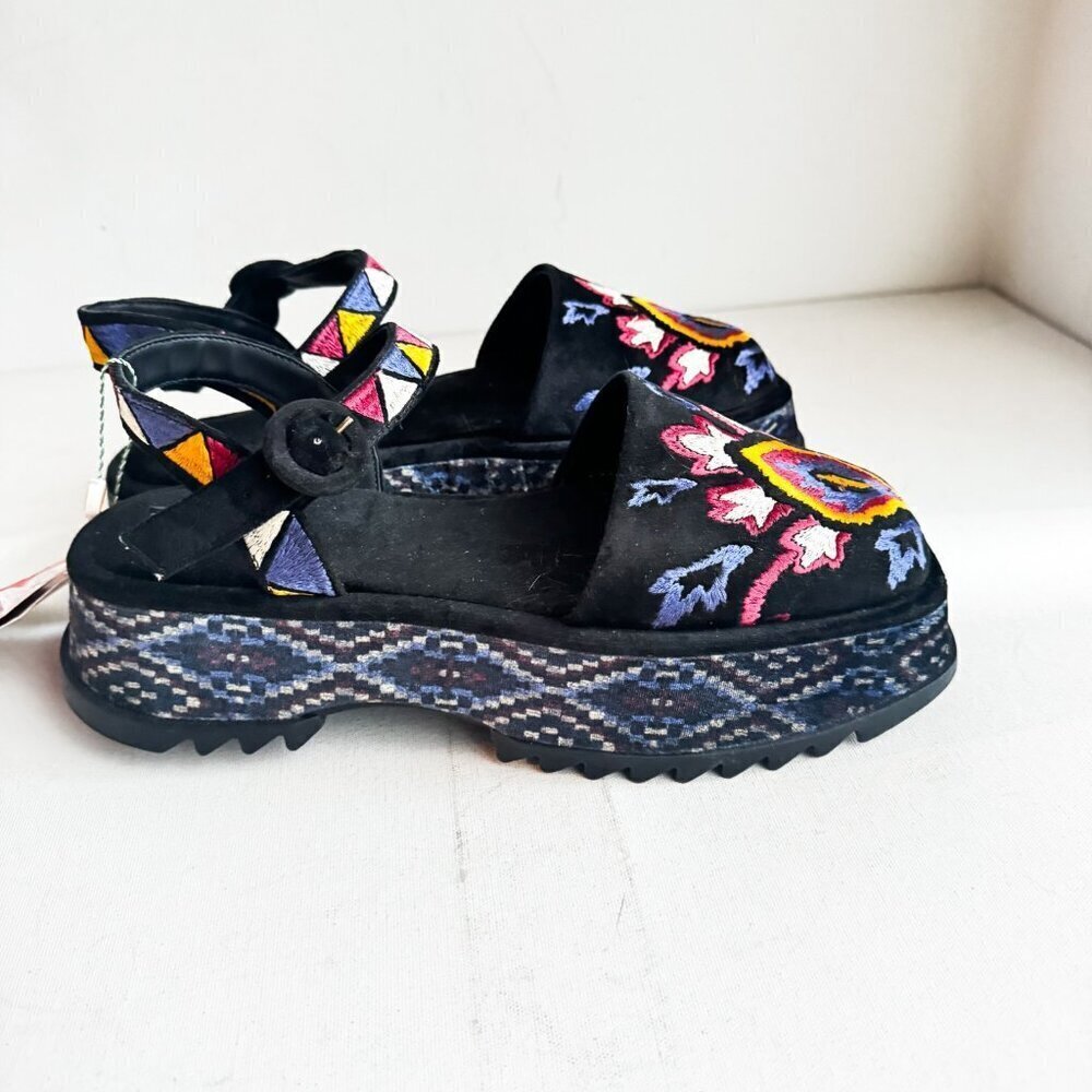 Farm Rio Embroidered Floral Platform Sandals 11